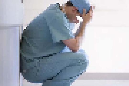 قانون التحرش الجنسي يسقط طبيب