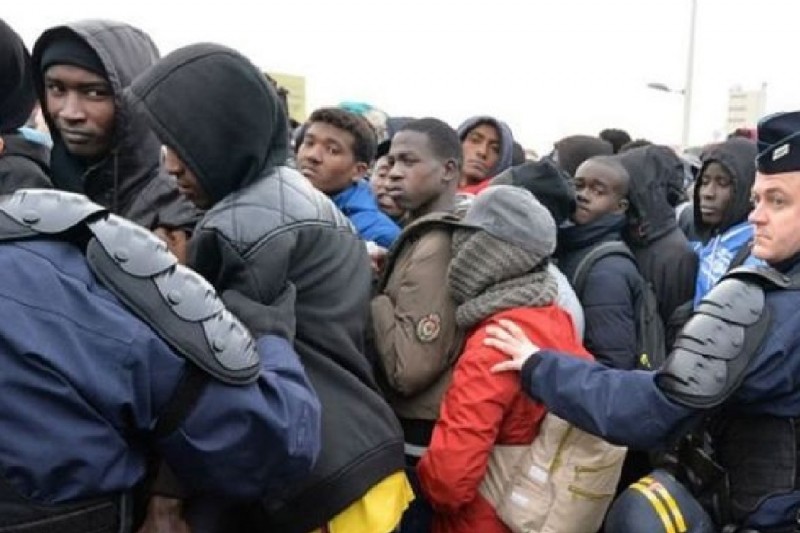 فرنسا تتجه لتشديد قوانين اللجوء